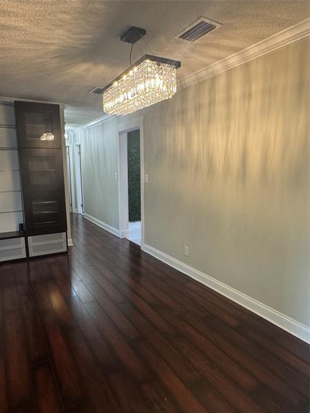 Building Photo - 490 N Laurel Dr