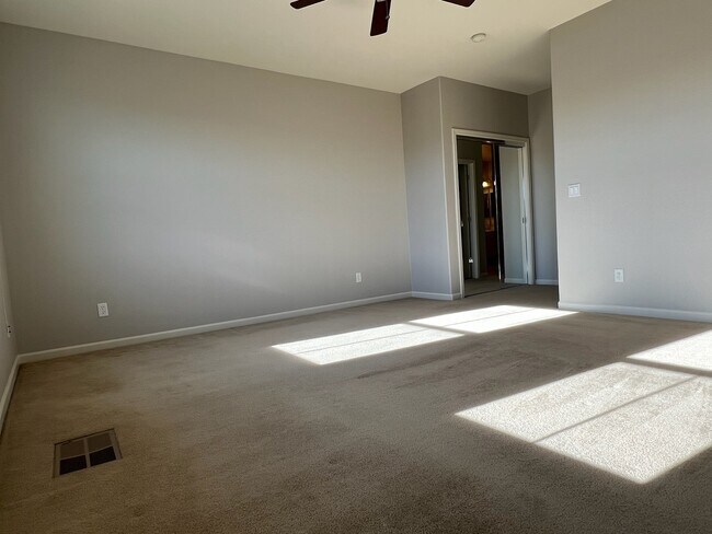 Building Photo - 1585 Agnew Road