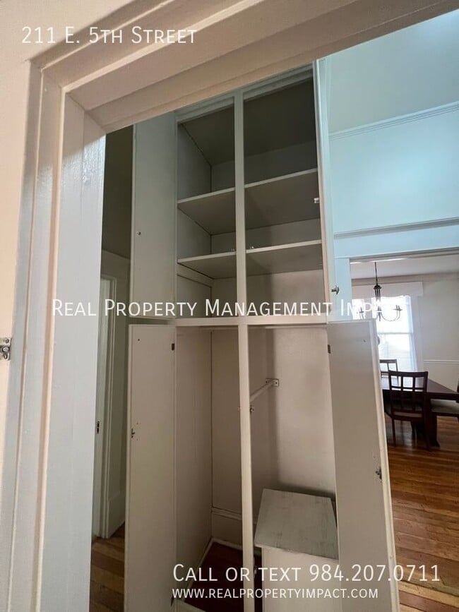 Building Photo - 211 E 5th St