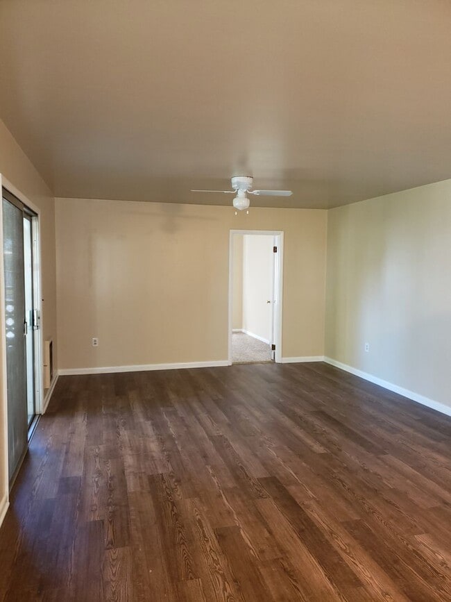 Building Photo - Claire Avenue Duplex