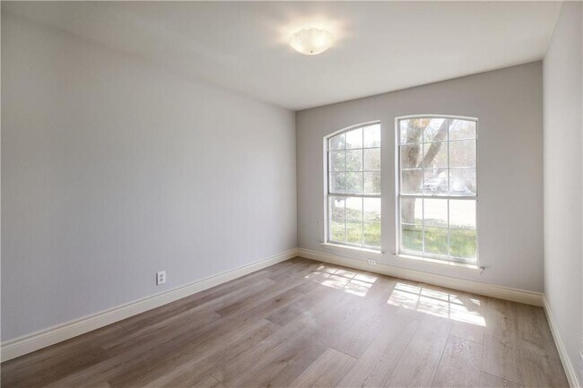 Building Photo - 4510 Abelia Dr