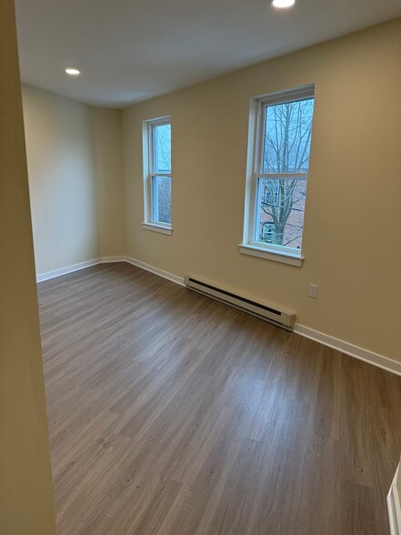 Building Photo - 135 E Ross St