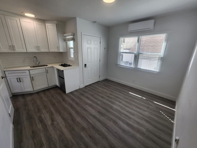 Building Photo - 383 Harvey Dr