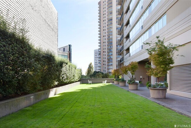 Building Photo - 1388 Gough St