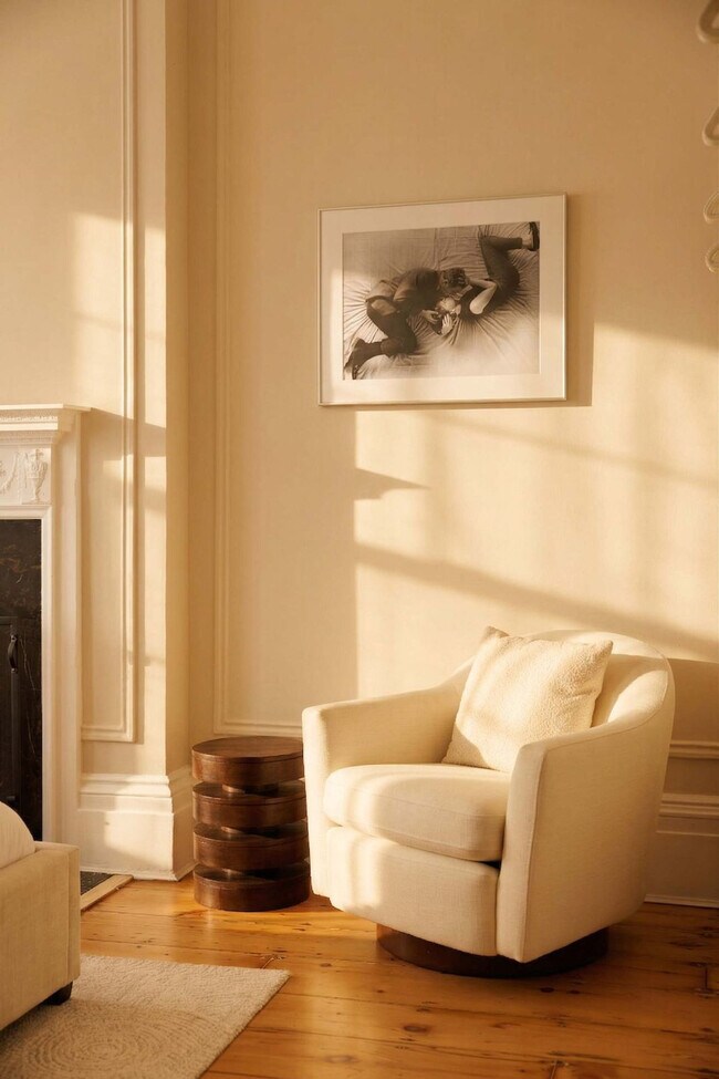 Building Photo - 3 E 9th St