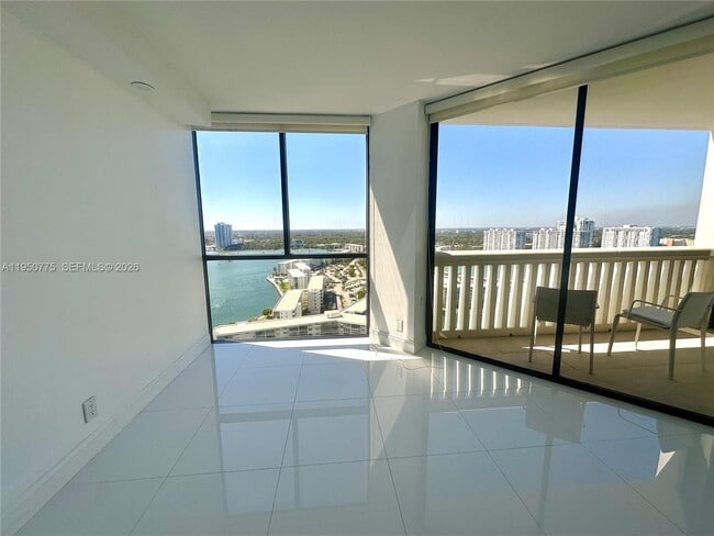 Building Photo - 1000 W Island Blvd