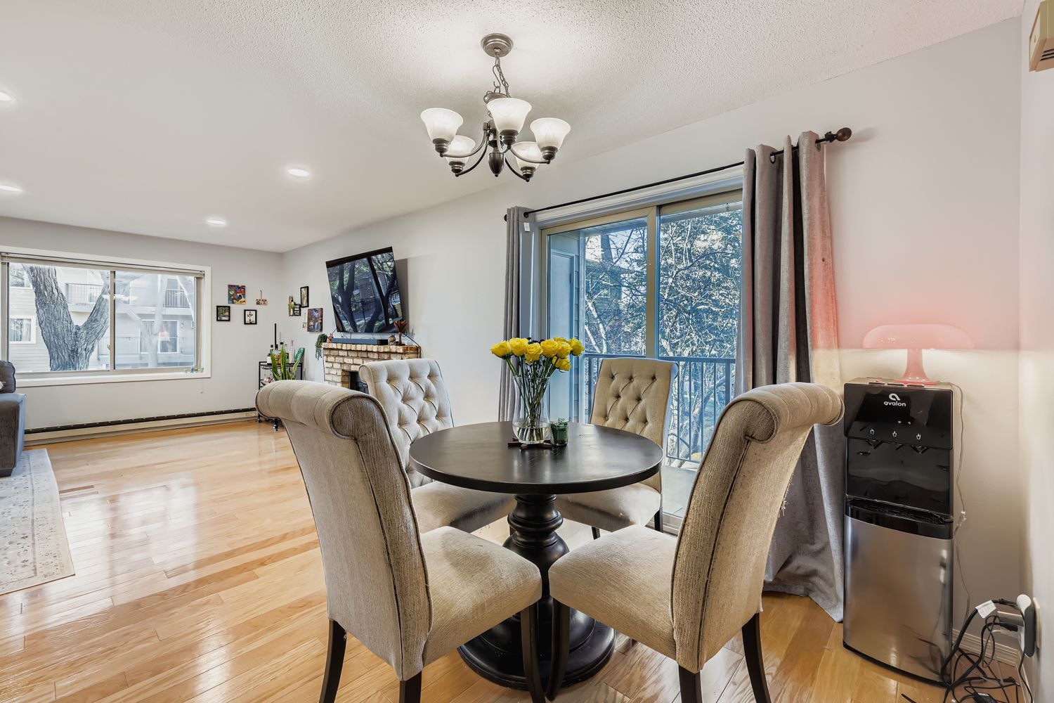 Building Photo - 2250 Ridge Dr