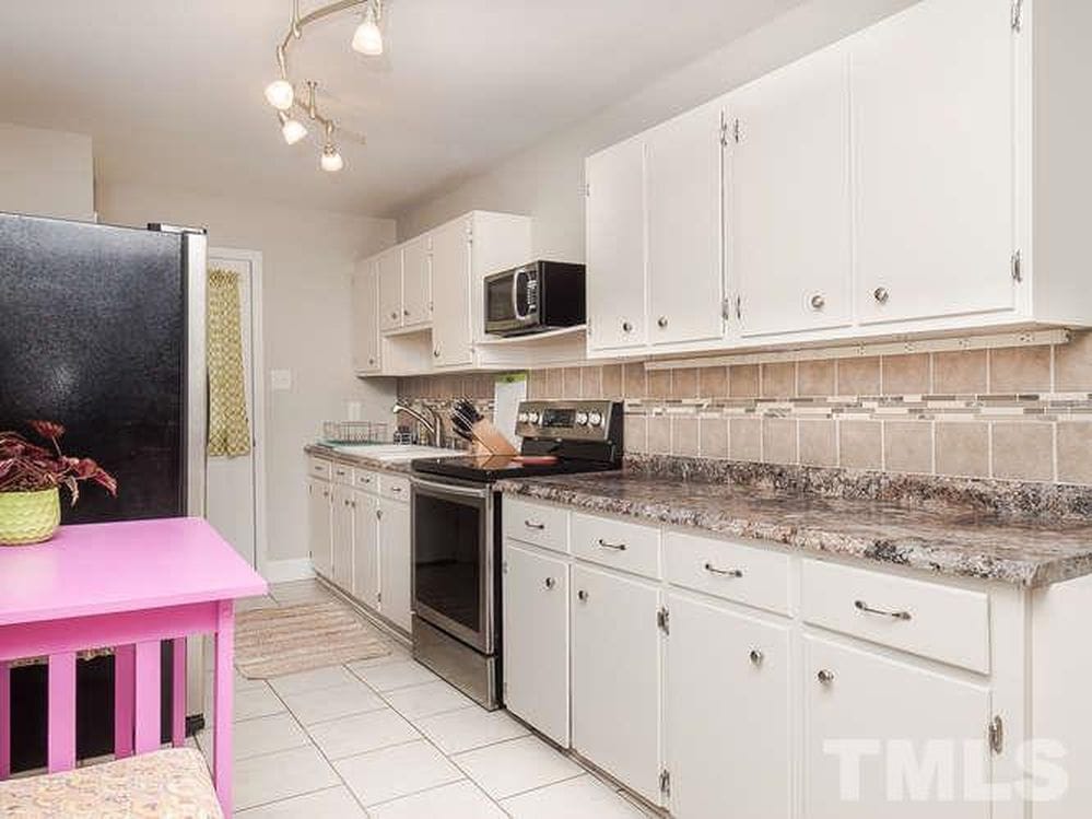 Remodeled kitchen - 515 Mayfair St