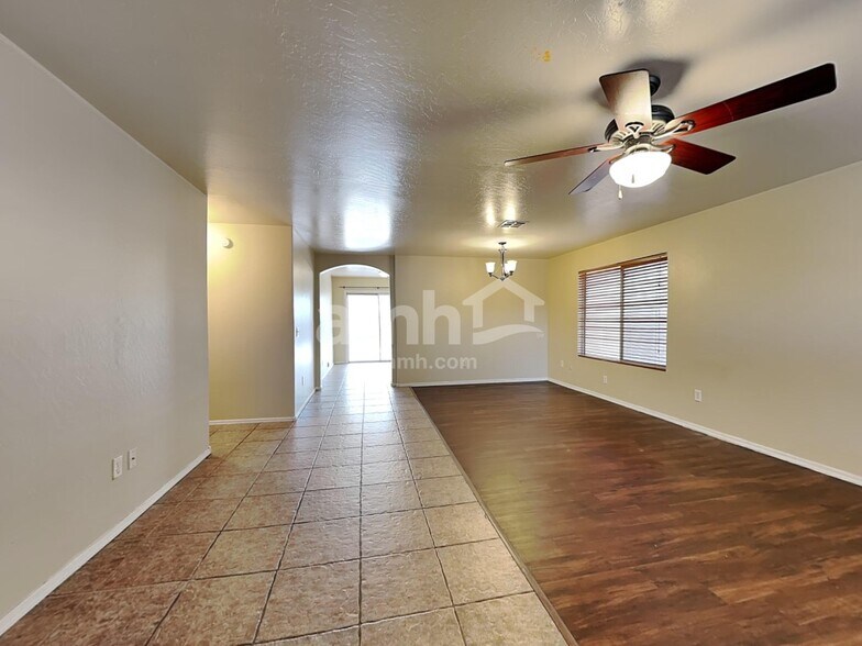 Building Photo - 10661 E Plata Ave