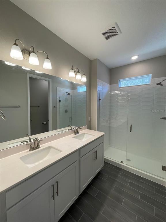 Building Photo - 824 Blue Creek Dr