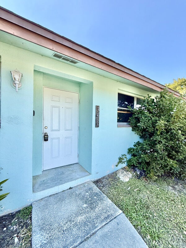 Building Photo - 3405 Palm Dr