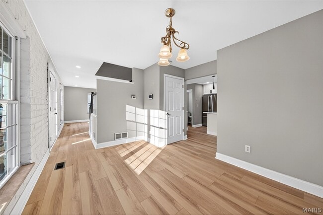 Building Photo - 264 Braeshire Dr