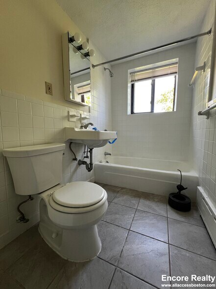 Building Photo - 5 Chester St