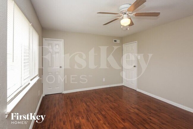 Building Photo - 4013 Commonwealth Dr