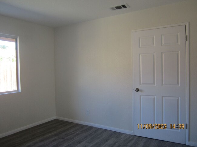 Building Photo - Completely Remodeled 3 Bedroom/2 Bath Near Galleria