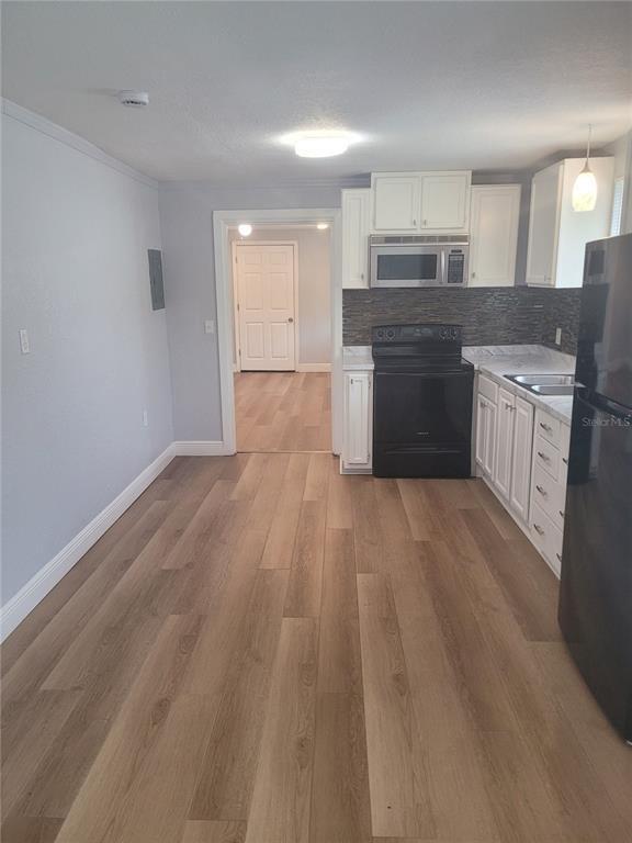 Building Photo - 1320 S Oleander Ave