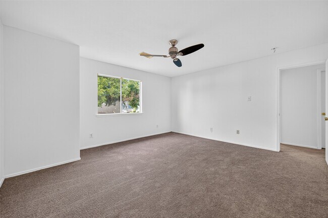 Building Photo - 16318 N Glade Dr