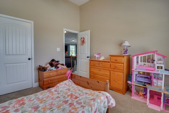 Building Photo - 3840 Berkshire Way