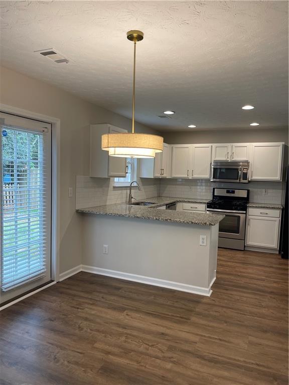 Building Photo - 160 Village Trce