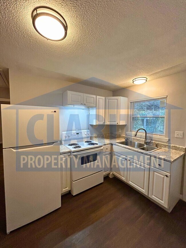 Building Photo - 4331 Lazard St