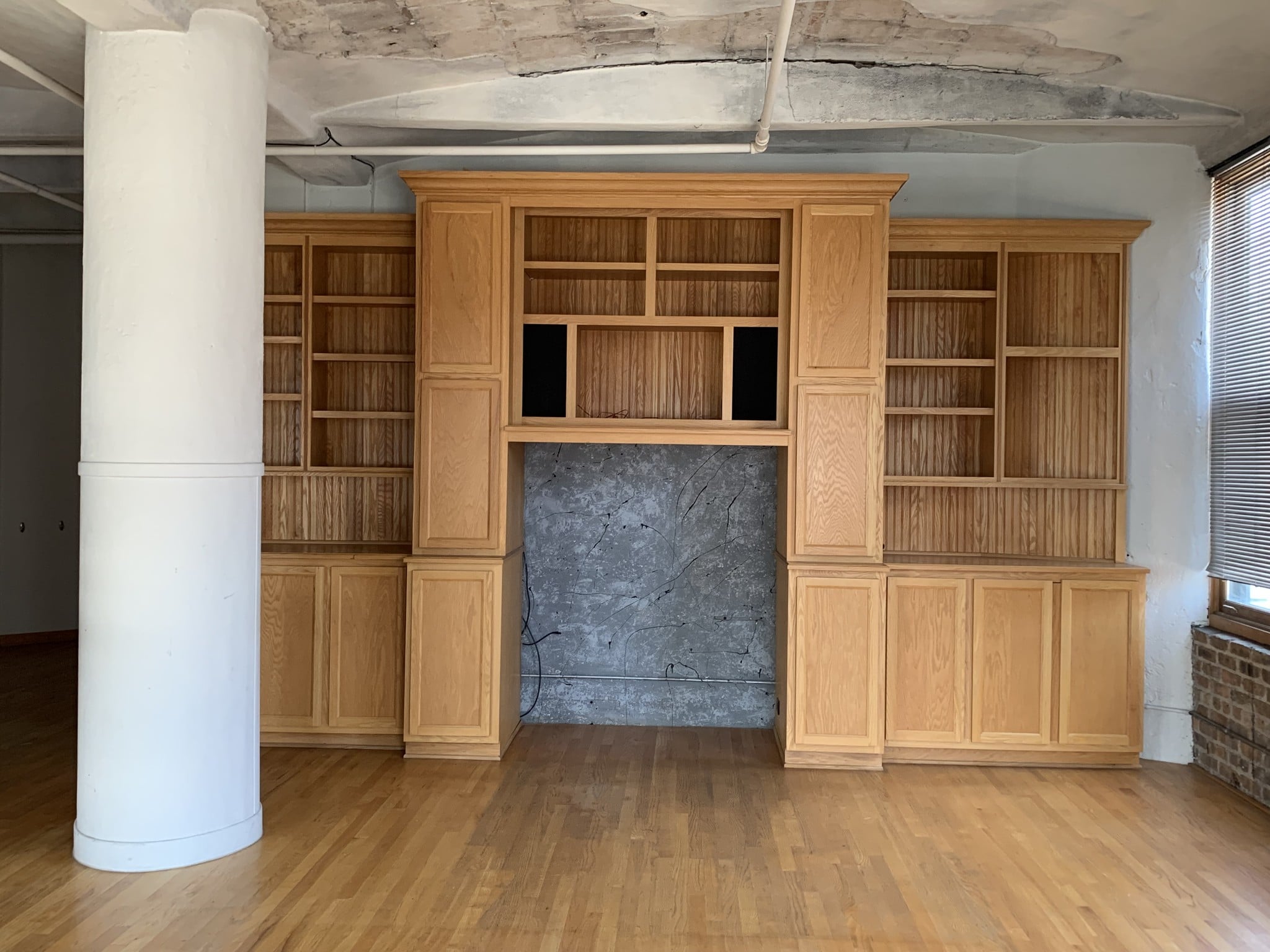 Built in cabinets - 801 S Wells St