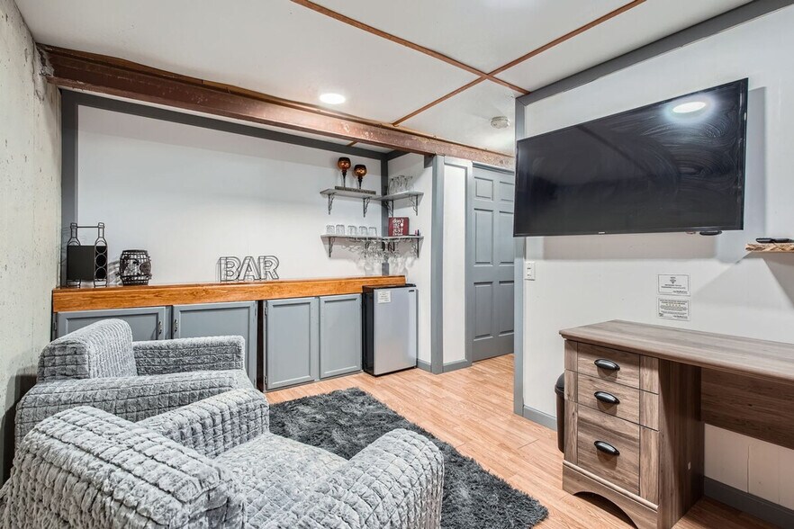 Building Photo - 10968 Jay St