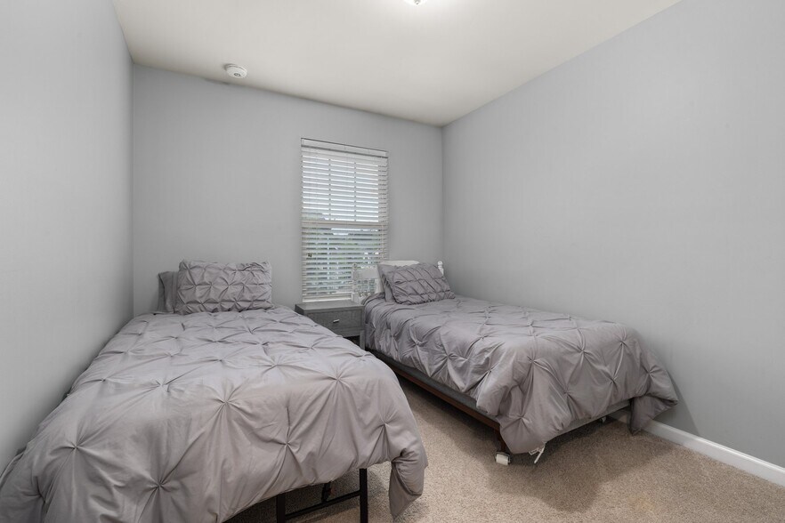 Building Photo - 4203 Virginia Colony Dr