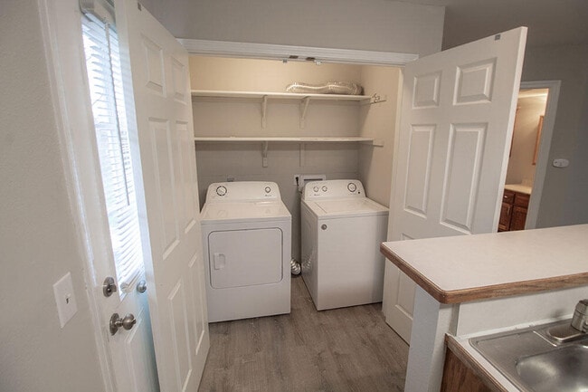 Building Photo - 1306 Godas Cir