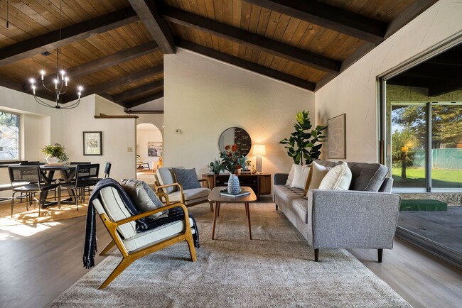 Building Photo - 1096 Corino Real Ct