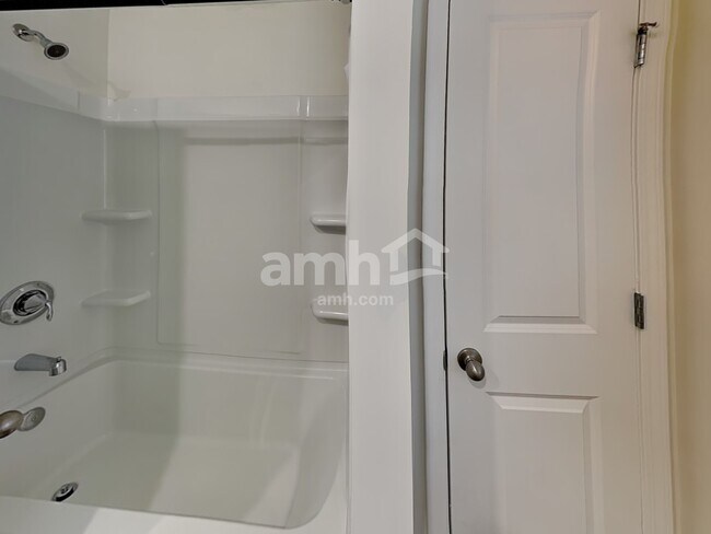 Building Photo - 3860 Chivalry Dr