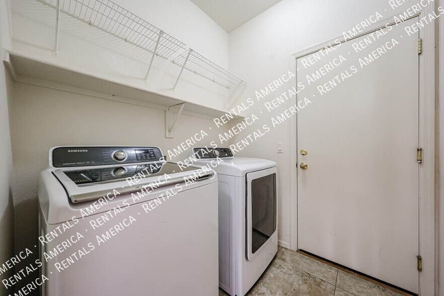 Building Photo - 3752 E Woodside Way