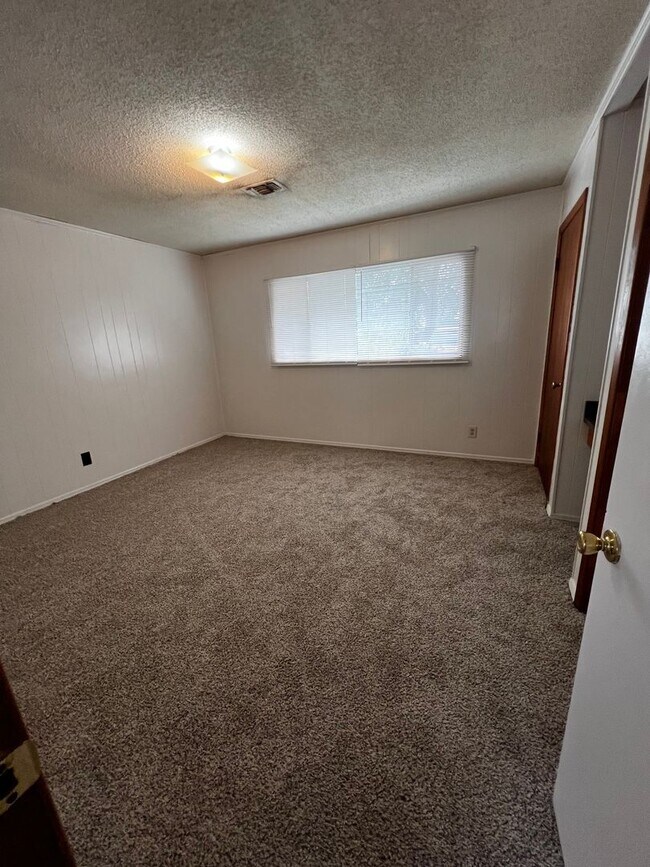 Building Photo - 596 Florosa Ct