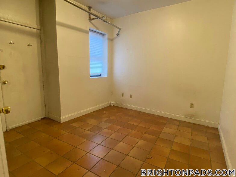 Building Photo - 27 Egremont Rd