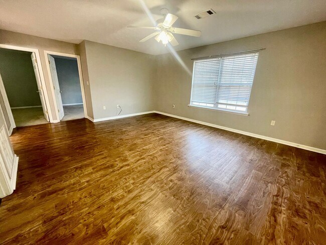 Building Photo - 1361 Davis St