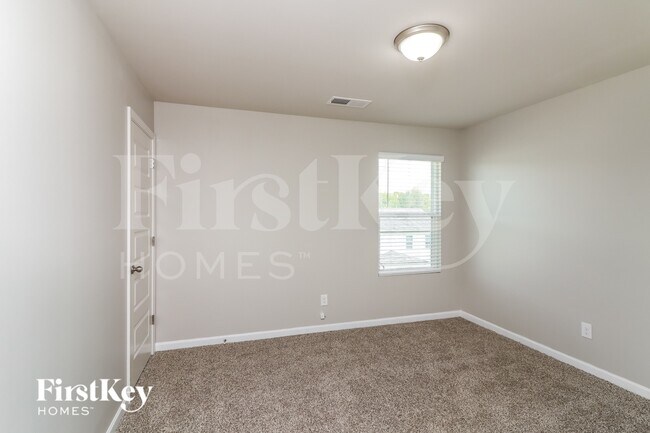 Building Photo - 58 Lauritsen Way