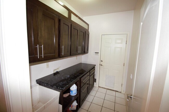 Building Photo - 3134 Homer Dr