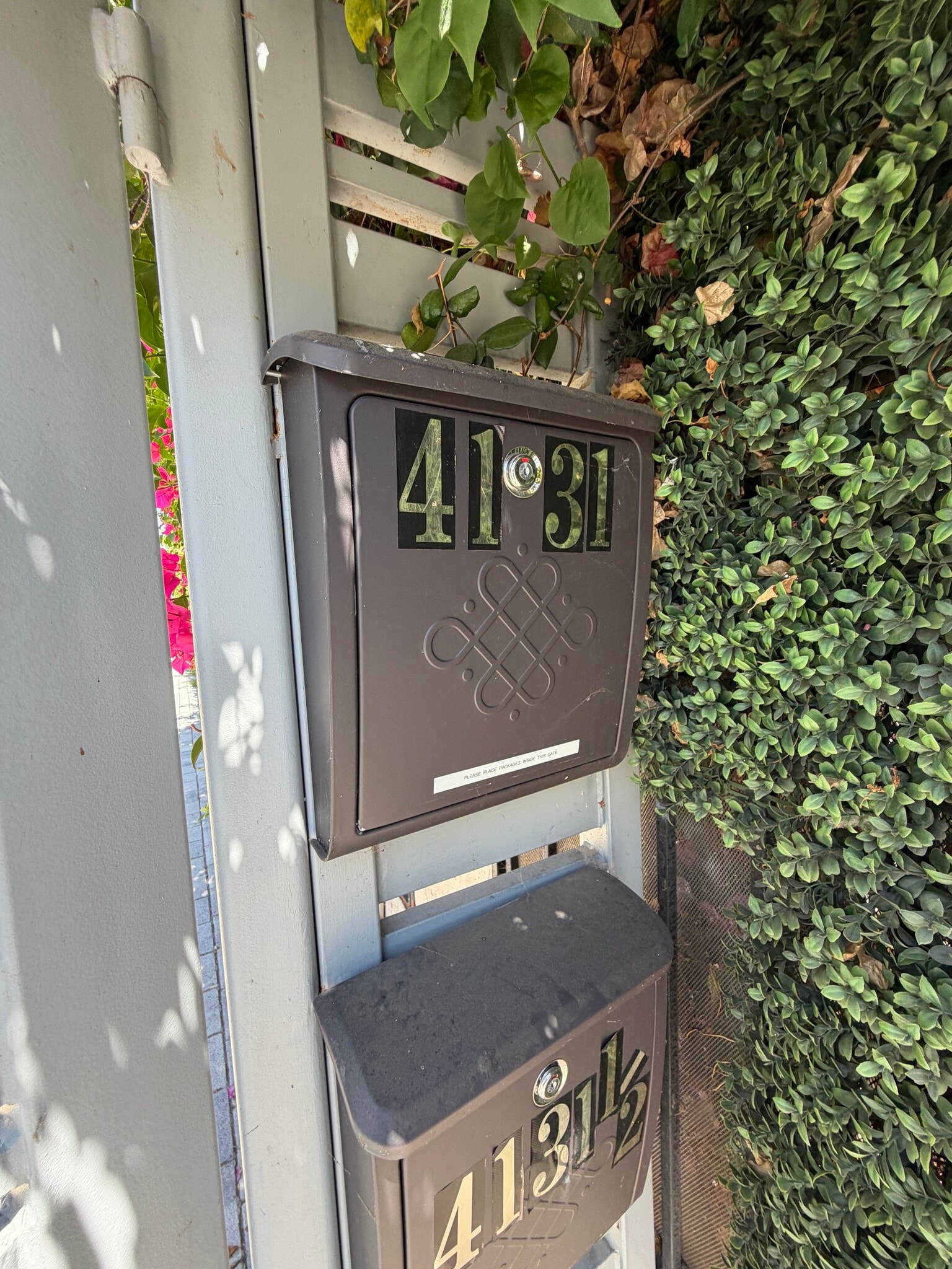mailbox at street - 4131 Chevy Chase Dr