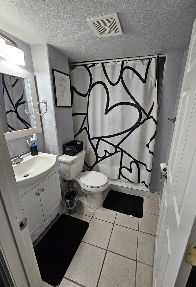 Building Photo - 8207 Monterey Way