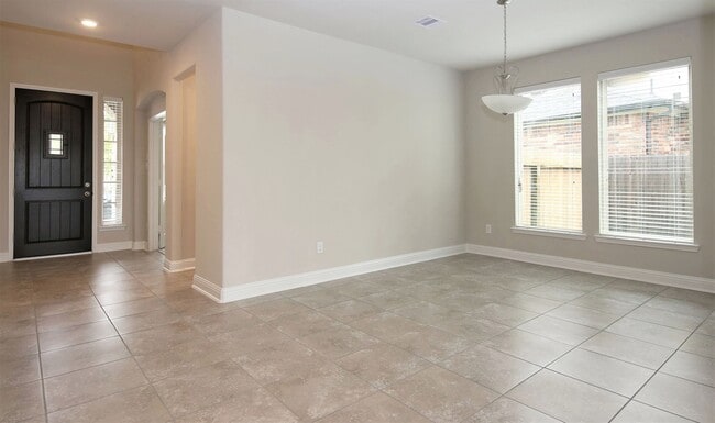 Building Photo - 8218 Oxbow Manor