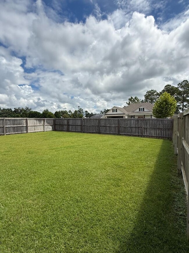 Building Photo - 345 Somers Ln