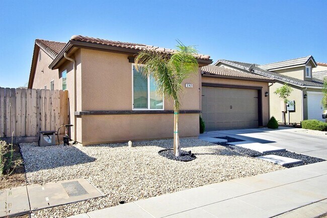 Building Photo - Beautiful 3/2.5 near Clovis East High School