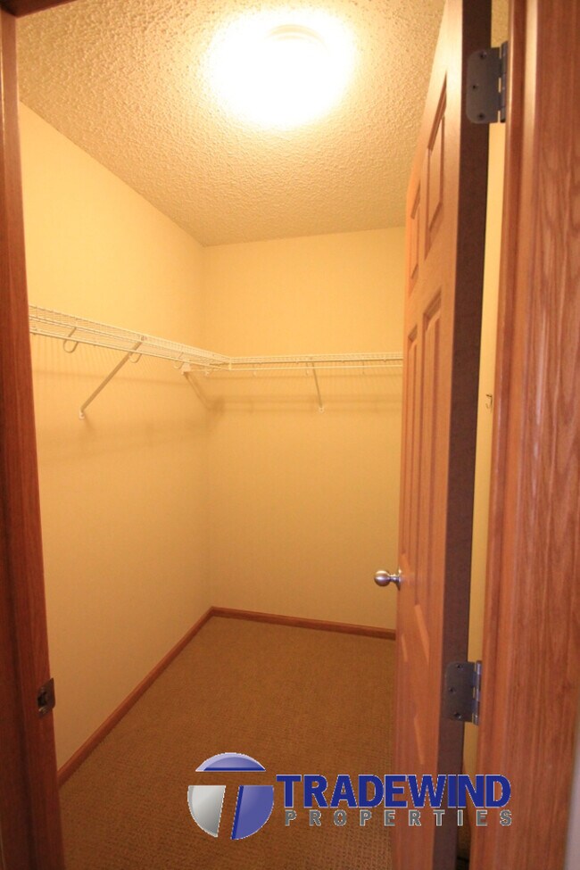 Building Photo - 11040 Fergus St NE