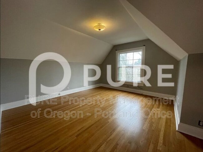 Building Photo - 3104 SE Morrison St