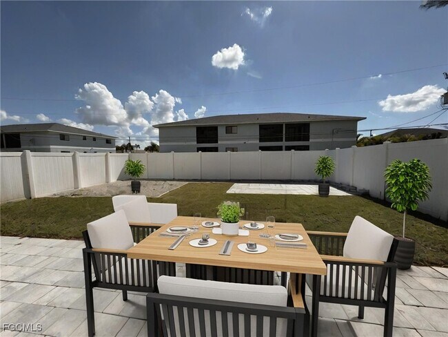 Building Photo - 1418 Cape Coral Pkwy W