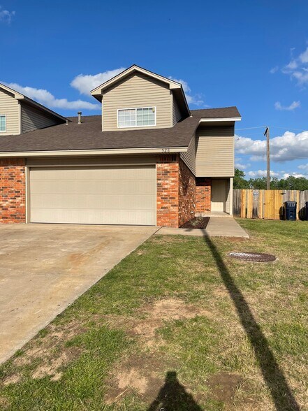 Primary Photo - 530 Westwood Ct