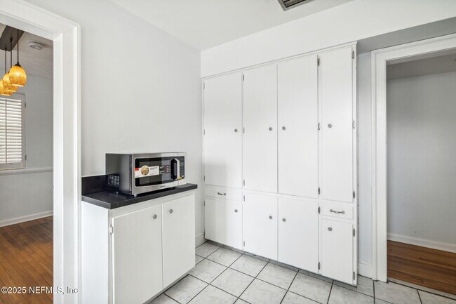 Building Photo - 8056 Catawba Dr
