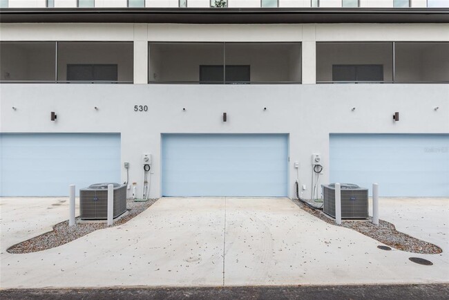 Building Photo - 530 W Plaza Pl