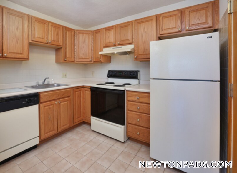 Primary Photo - 276 Grove St