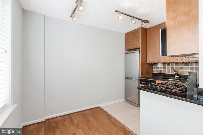 Building Photo - 1730 Arlington Blvd