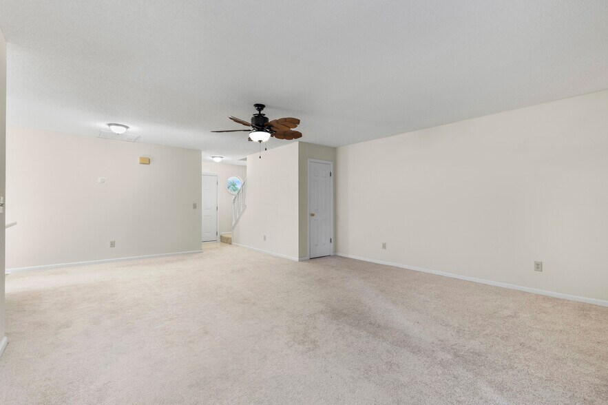 Building Photo - 241 Friarsgate Blvd